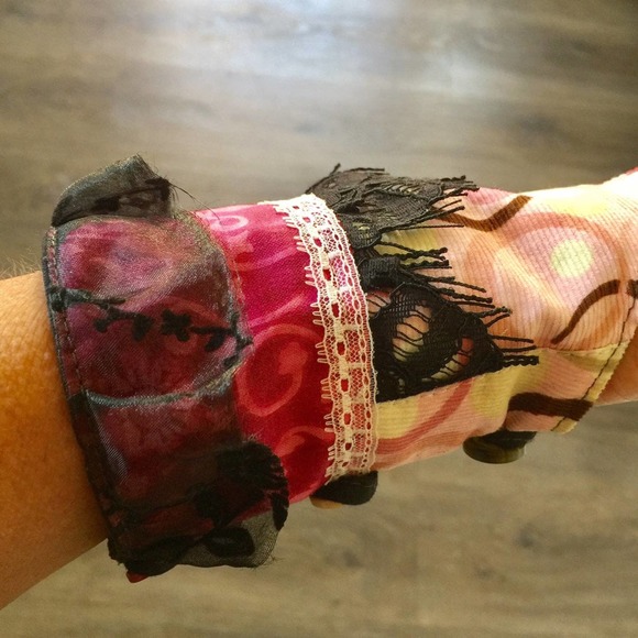 Pink victorian cottagecore hippie bohemian upcycled fabric cuff bracelet - Picture 10 of 10